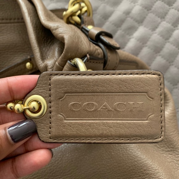 Tan Coach hobo bag - Picture 2 of 8